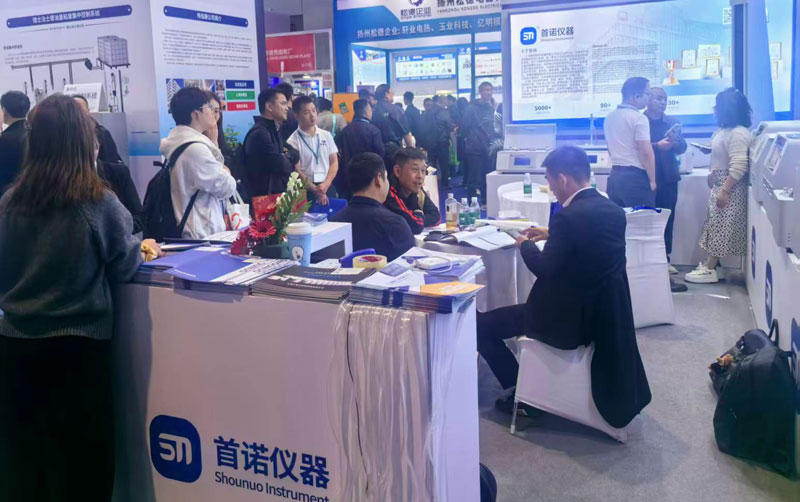 Industry peers gathering at the Shounu Instrument booth